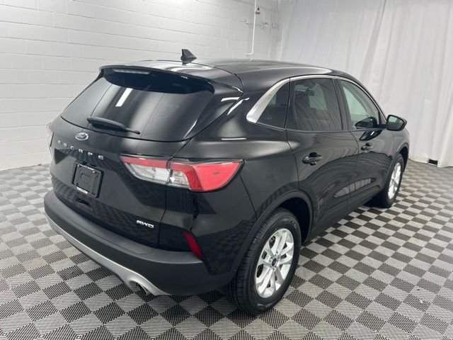 Used 2022 Black Ford SE image 5