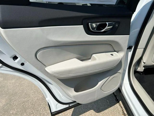 New 2025 White Volvo T8 Ultra image 18