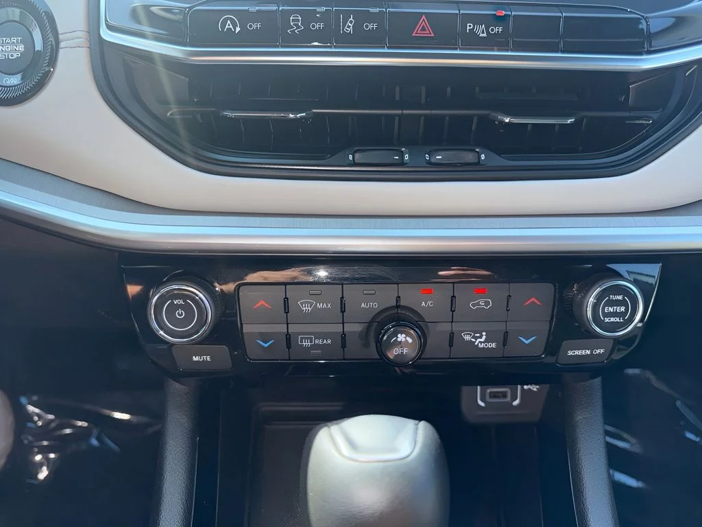 Used 2025 Silver Jeep Limited image 15