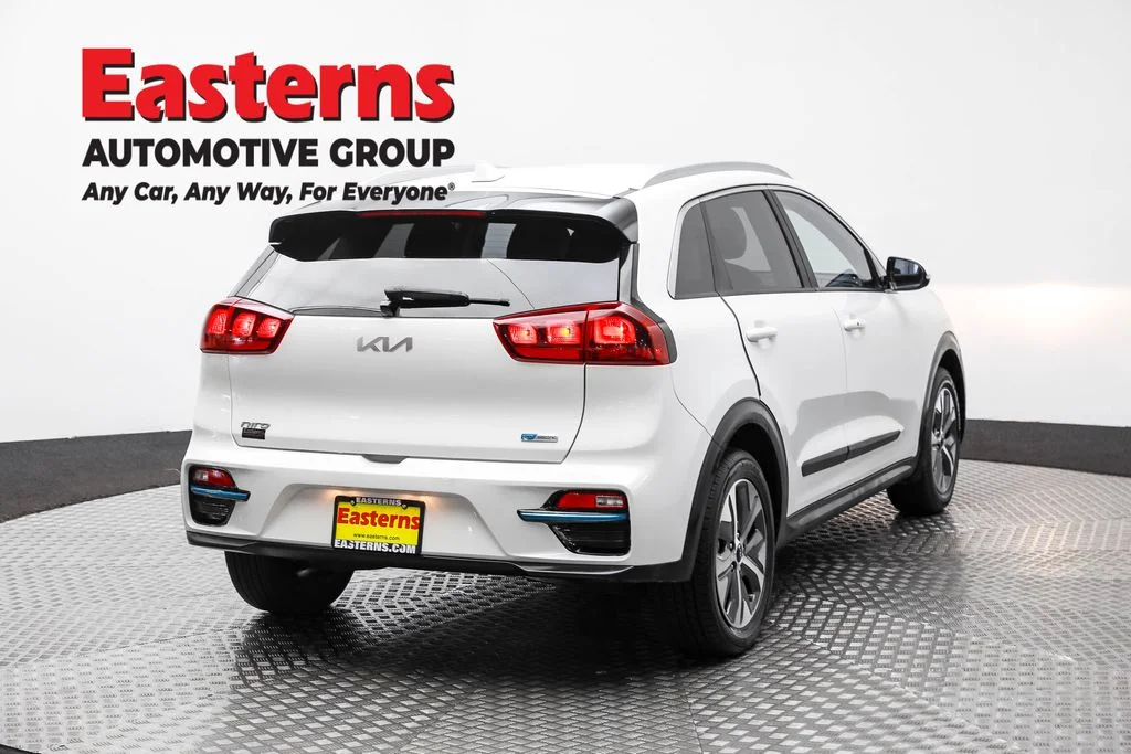 Used 2022 White Kia EX image 5