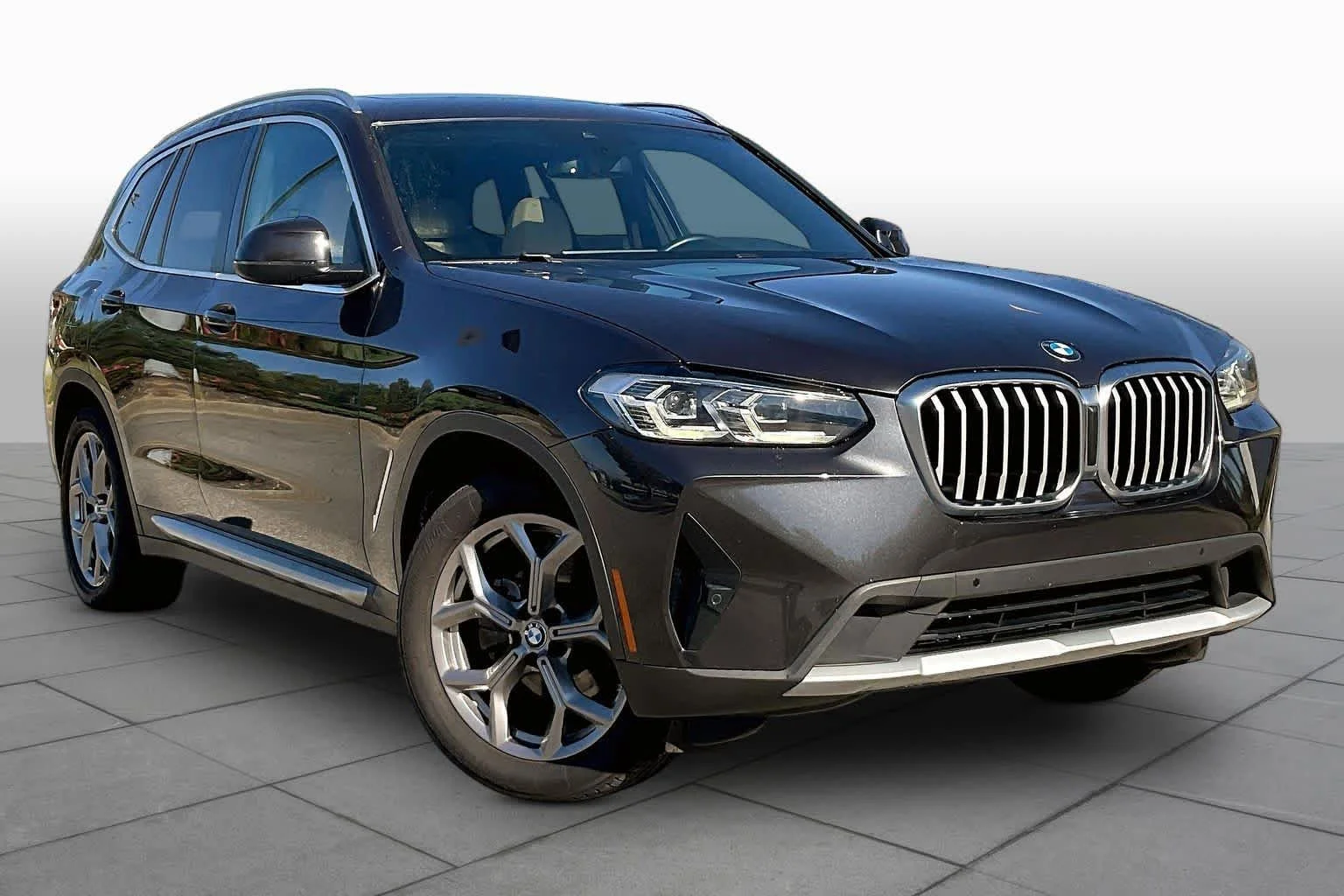 Used 2022 Brooklyn Grey Metallic BMW xDrive30i image 3