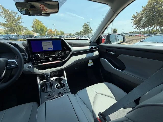 New 2026 Wind Chill Pearl Toyota XLE image 21