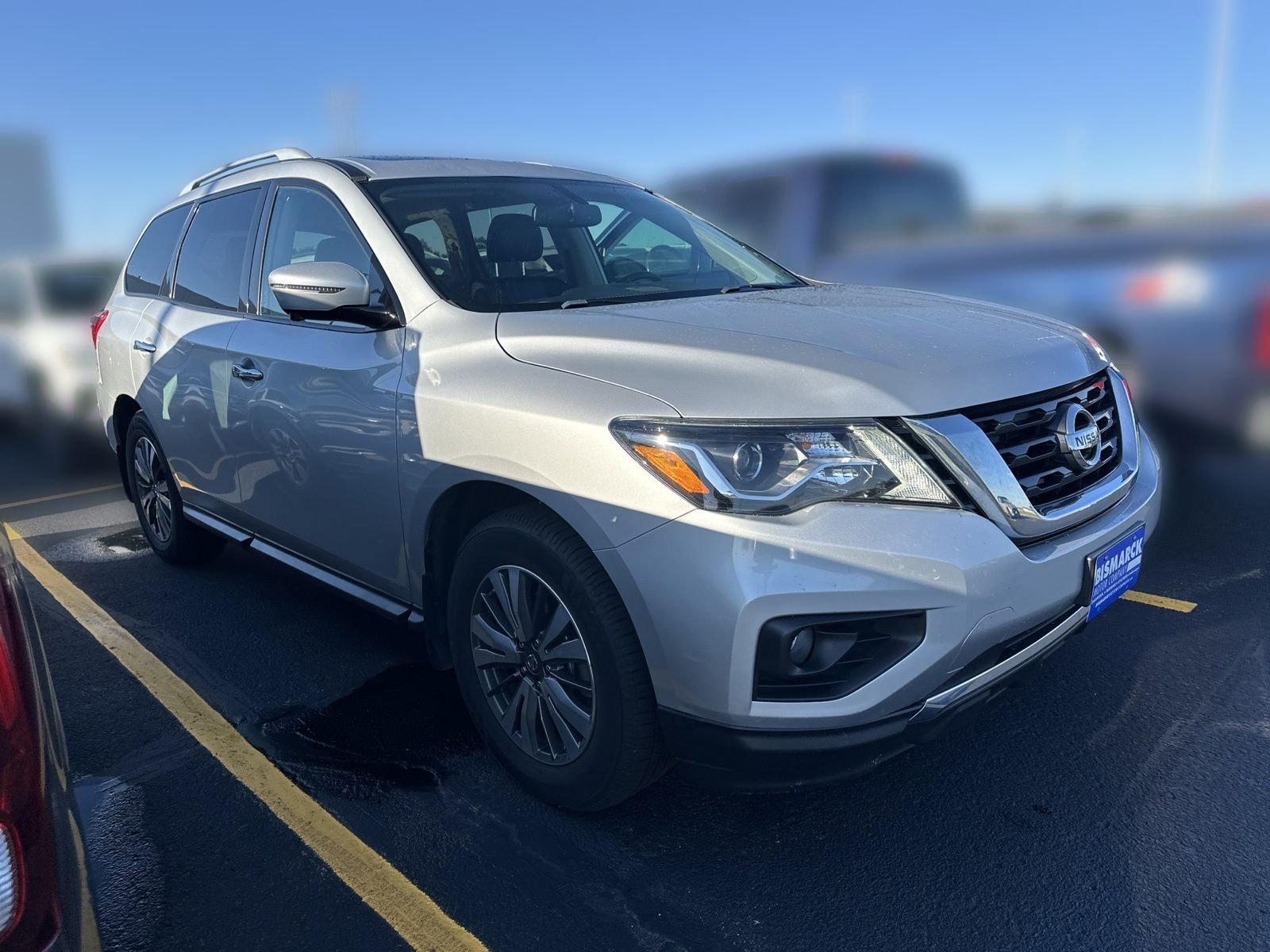 Used 2017 Silver Nissan SL image 2