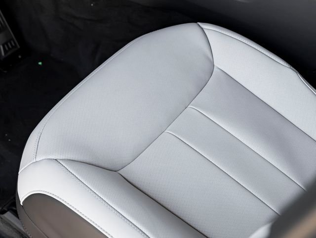 New 2026 Carpathian Grey LAND ROVER Dynamic SE image 15