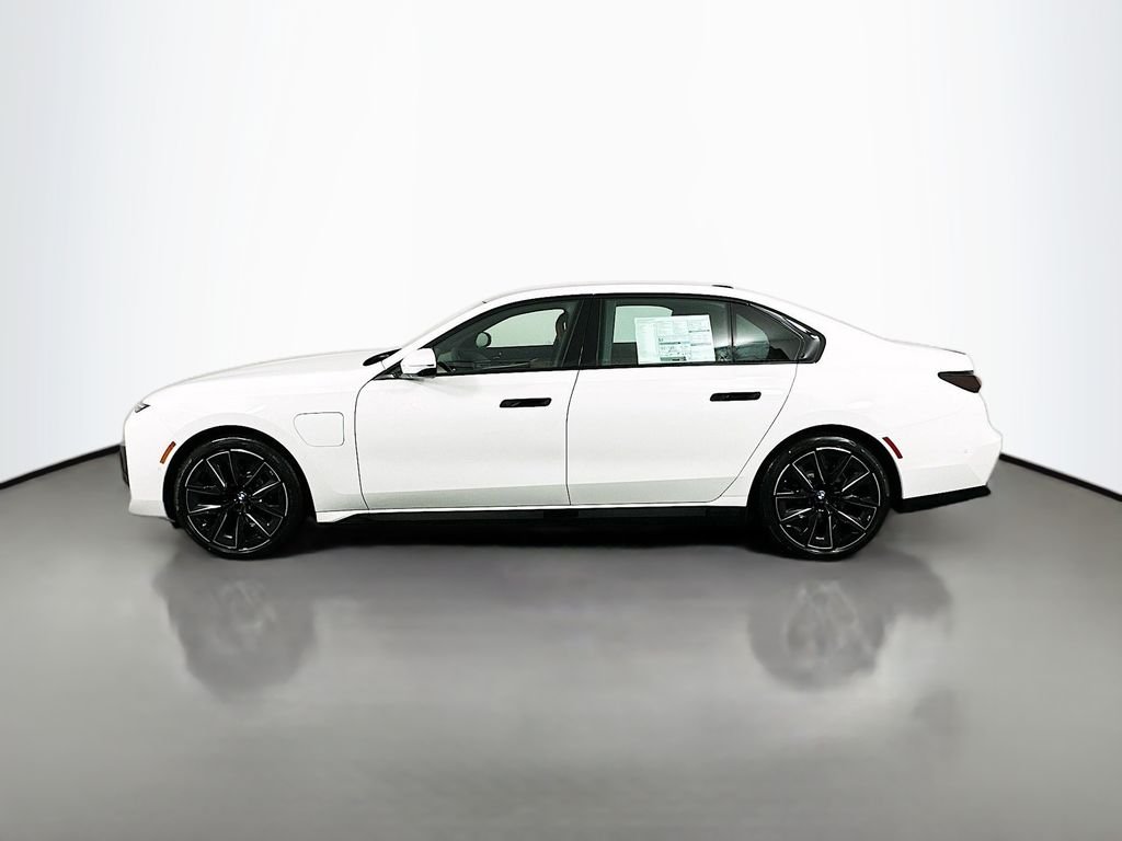 2025 BMW 7 Series 750e - Photo 8