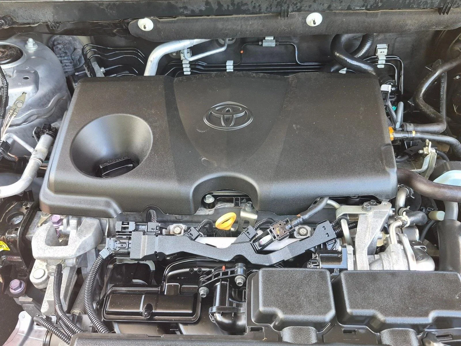 Used 2020 Silver Sky Metallic Toyota XLE Premium image 19