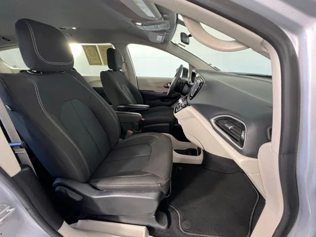 2022 Chrysler Voyager LX - Photo 40