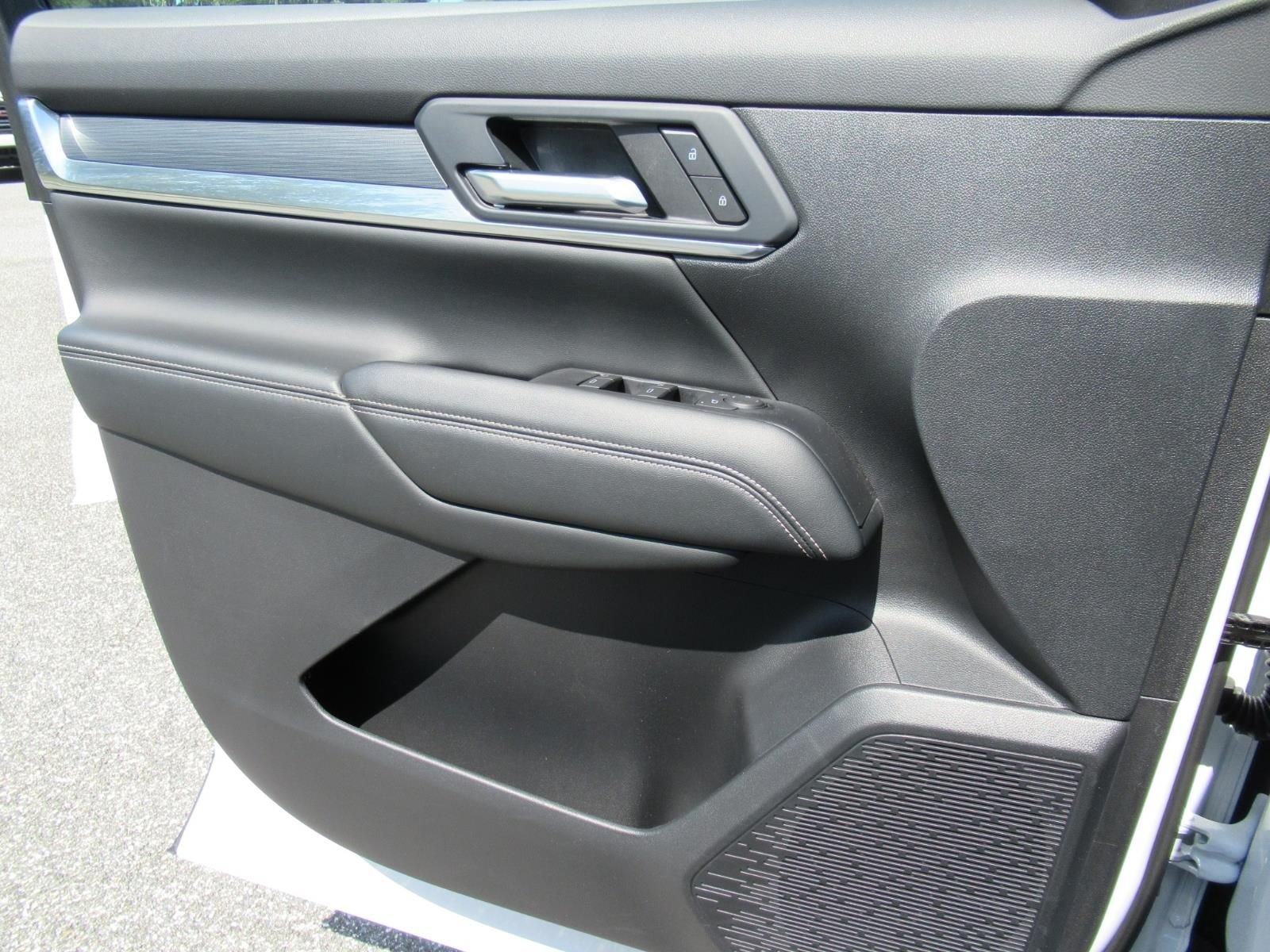Used 2026 White GMC Elevation image 19