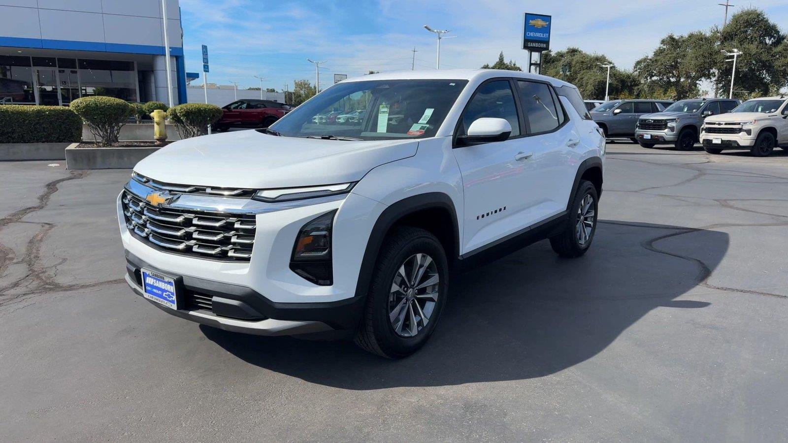 2027 Chevrolet Equinox LT - Photo 7