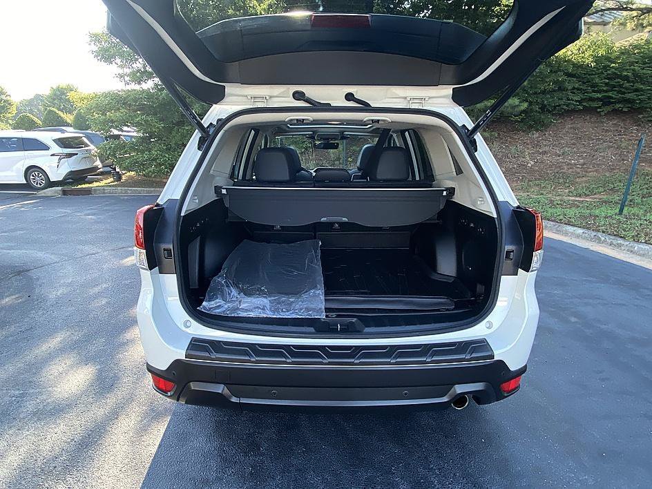 Used 2022 Crystal White Pearl Subaru Limited image 22