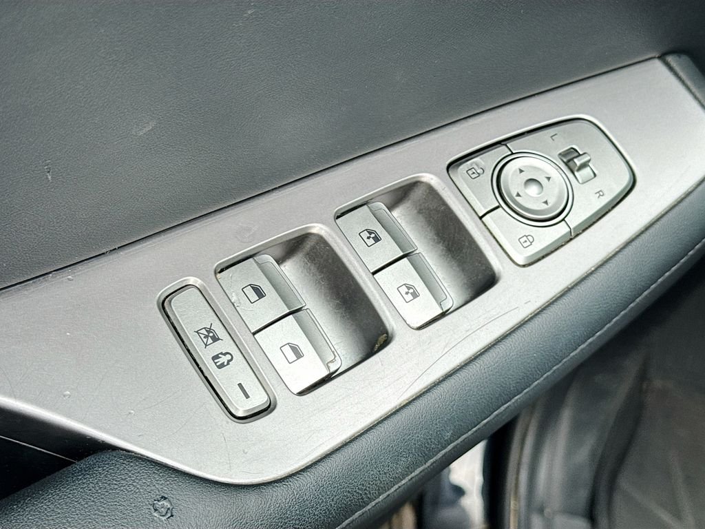 Used 2022 Black Hyundai SEL image 20