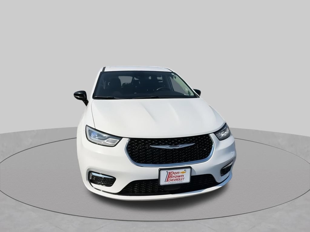 Used 2024 White Chrysler Touring L image 3