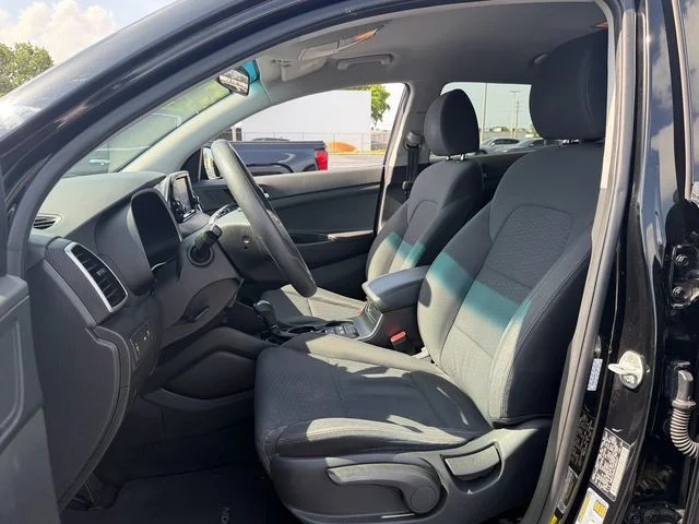 Used 2020 Black Hyundai SE image 9