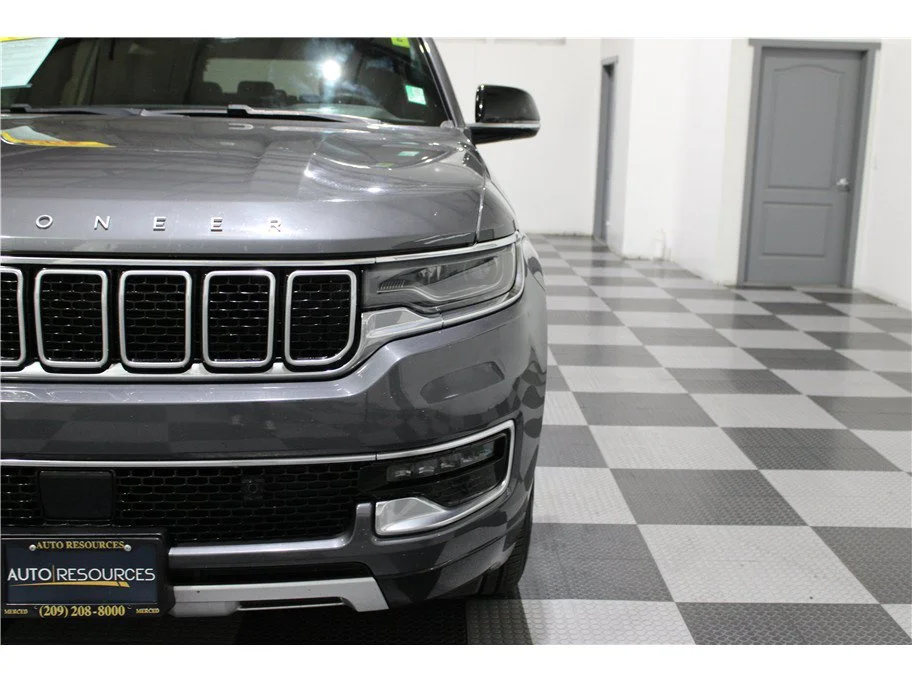 Used 2024 Baltic Gray Metallic Clearcoat Jeep Series II image 8
