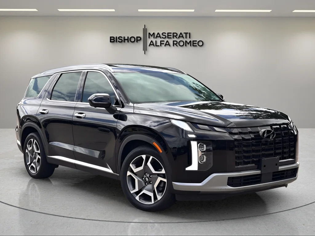 Used 2024 Black Hyundai SEL image 1