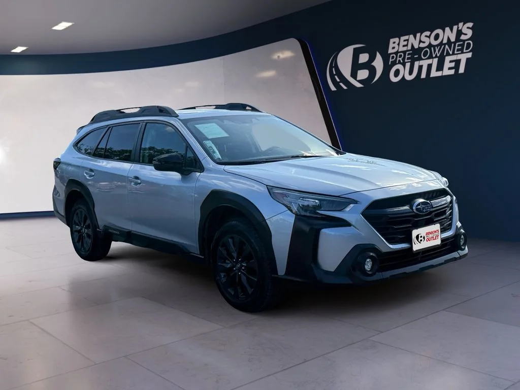 Used 2025 Silver Subaru Onyx Edition image 7