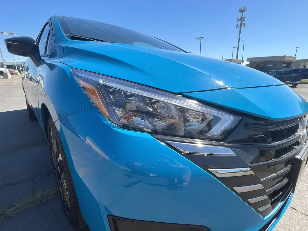 2025 Nissan Versa Sedan SR - Photo 11
