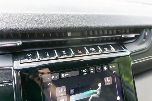 Used 2025 White Jeep Altitude X image 26