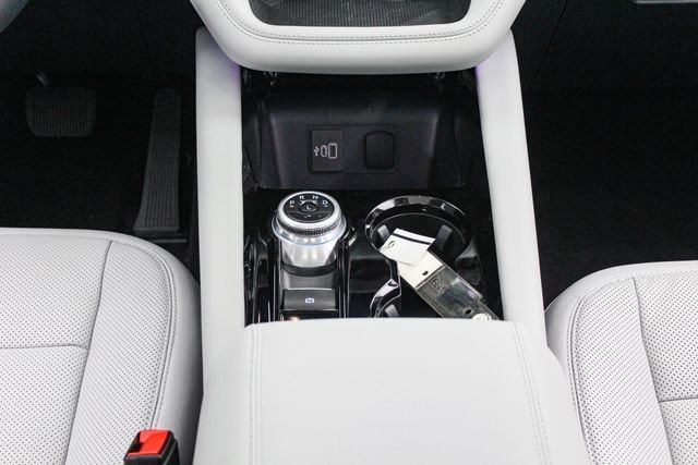 New 2026 Star White Metallic Tri-Coat Ford Platinum™ image 21