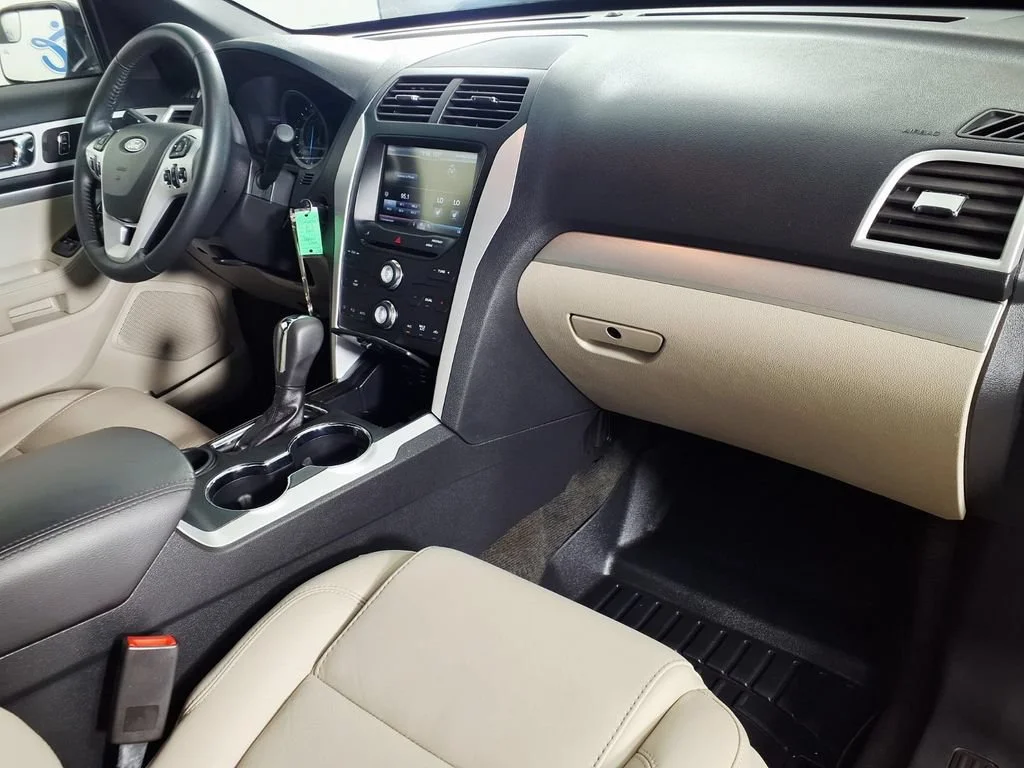 Used 2015 White Platinum Ford XLT image 14