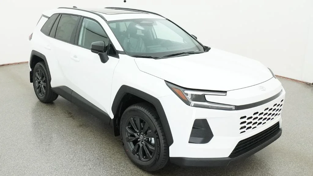 New 2026 Ice Cap Toyota XLE Premium image 14