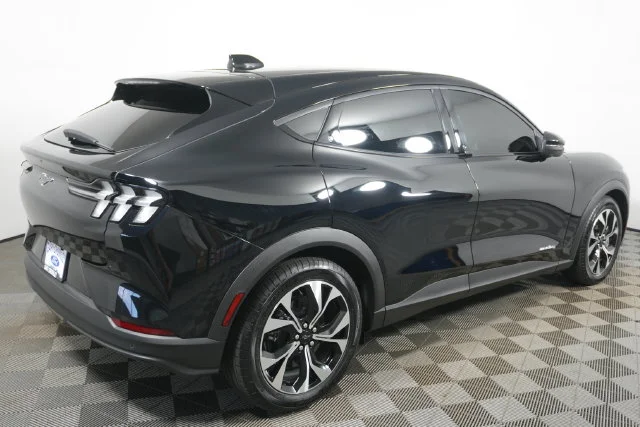 Used 2025 Shadow Black Ford Select image 3