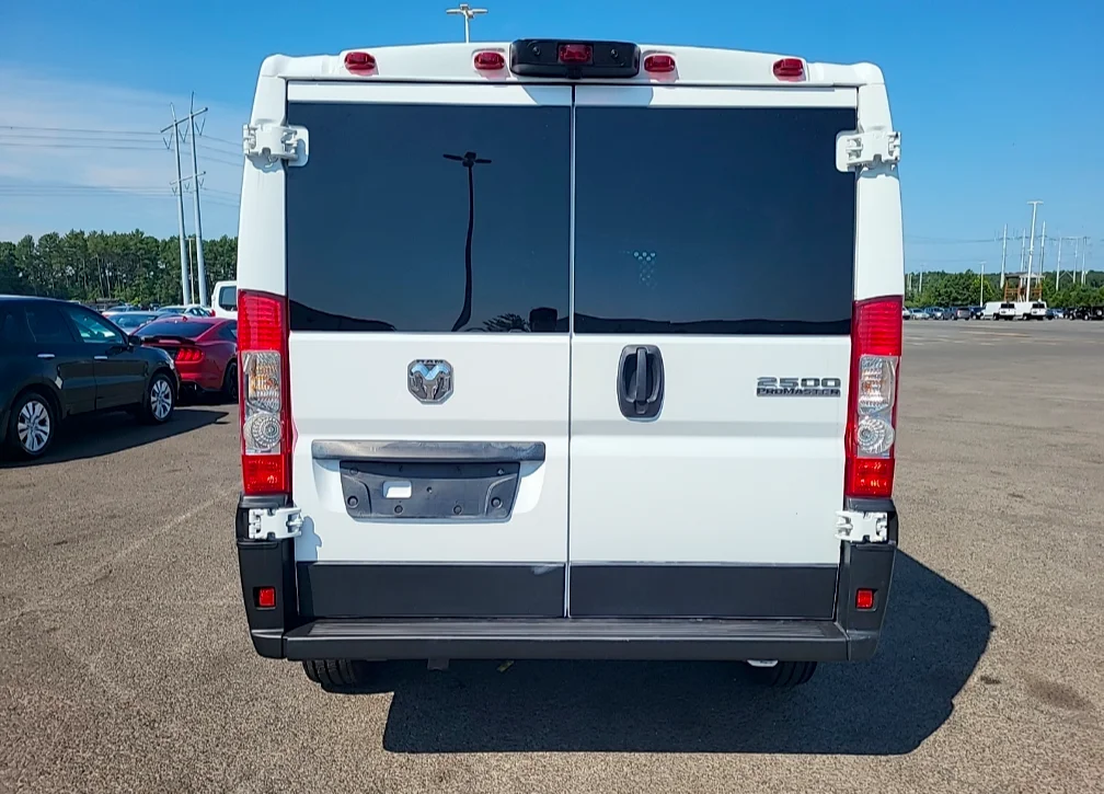 Used 2025 White Ram Base image 8