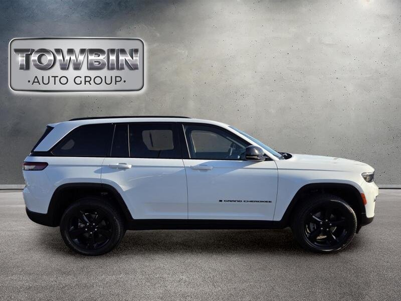 Used 2023 White Jeep Altitude X image 3