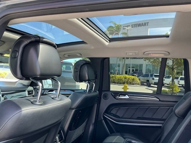 Used 2016 Gray Mercedes-Benz GL 550 image 25