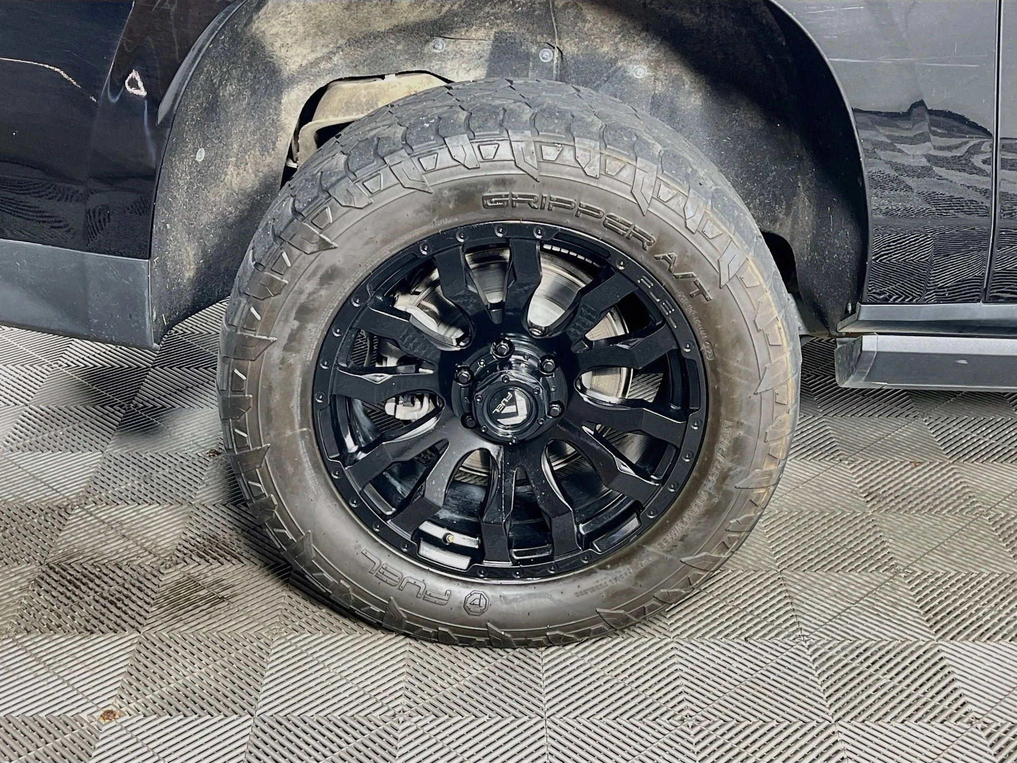 Used 2023 Onyx Black GMC AT4 image 38