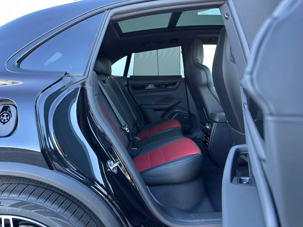 2025 Porsche Macan S - Photo 33