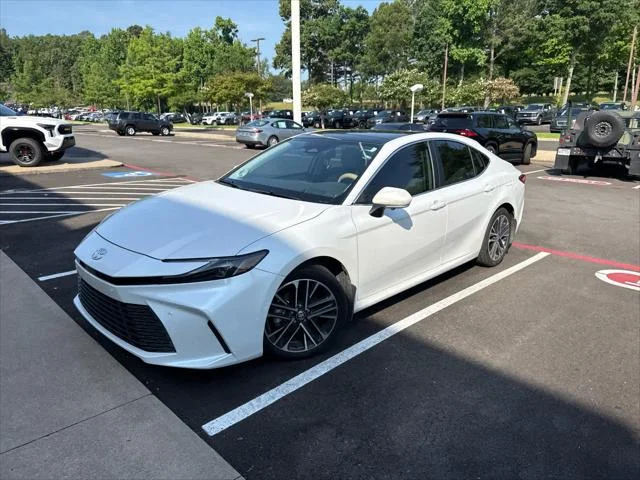 Certified Used 2025 WIND CHILL PEARL Toyota  image 4