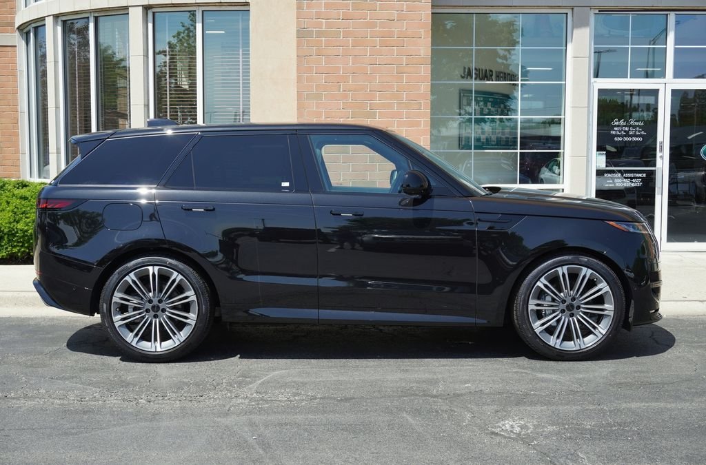 New 2026 Santorini Black Land Rover Dynamic SE image 7