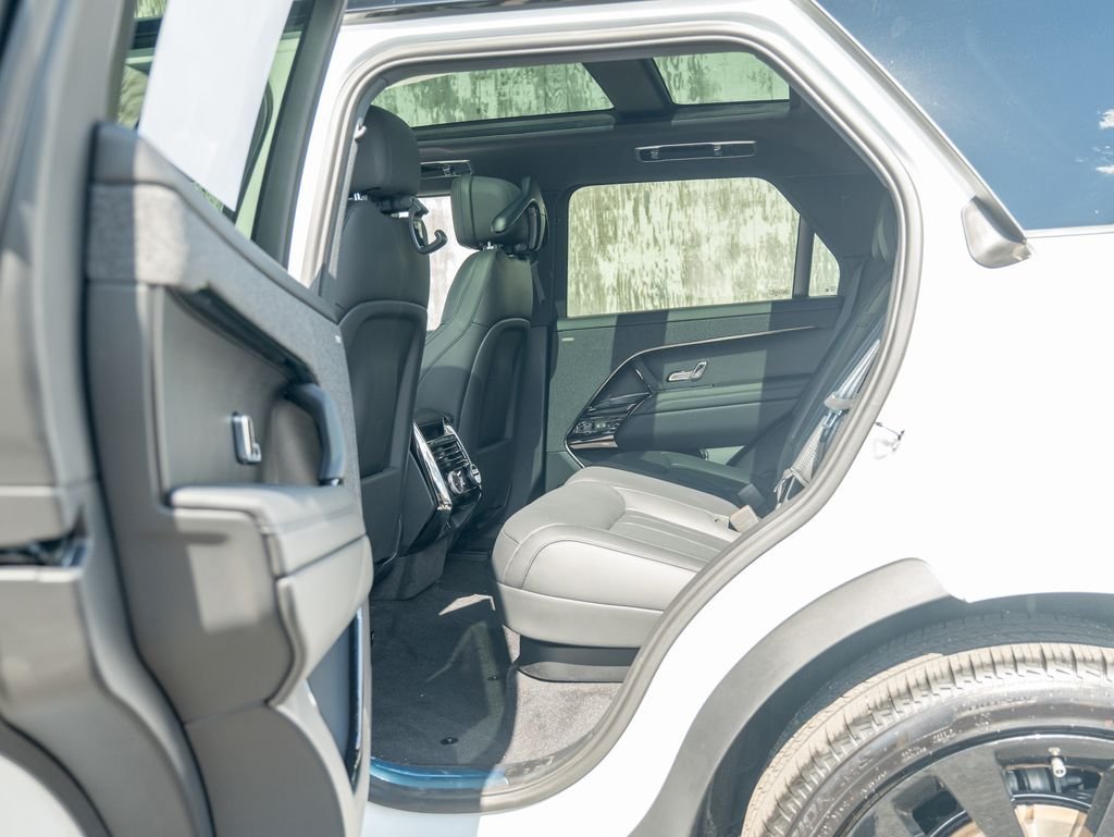 New 2026 Fuji White Land Rover Dynamic SE image 21