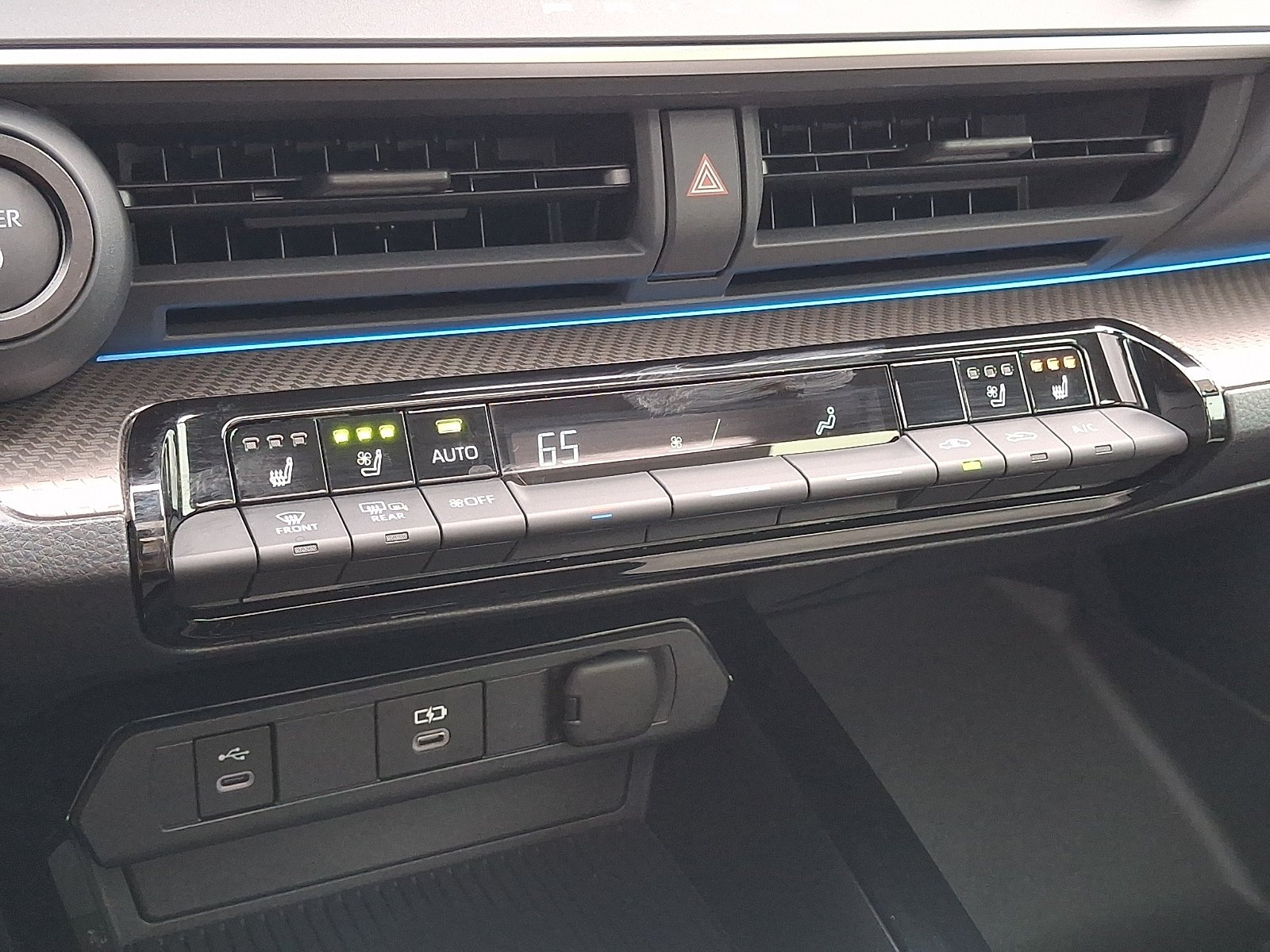 Certified Used 2025 CUTTING EDGE Toyota Limited image 18