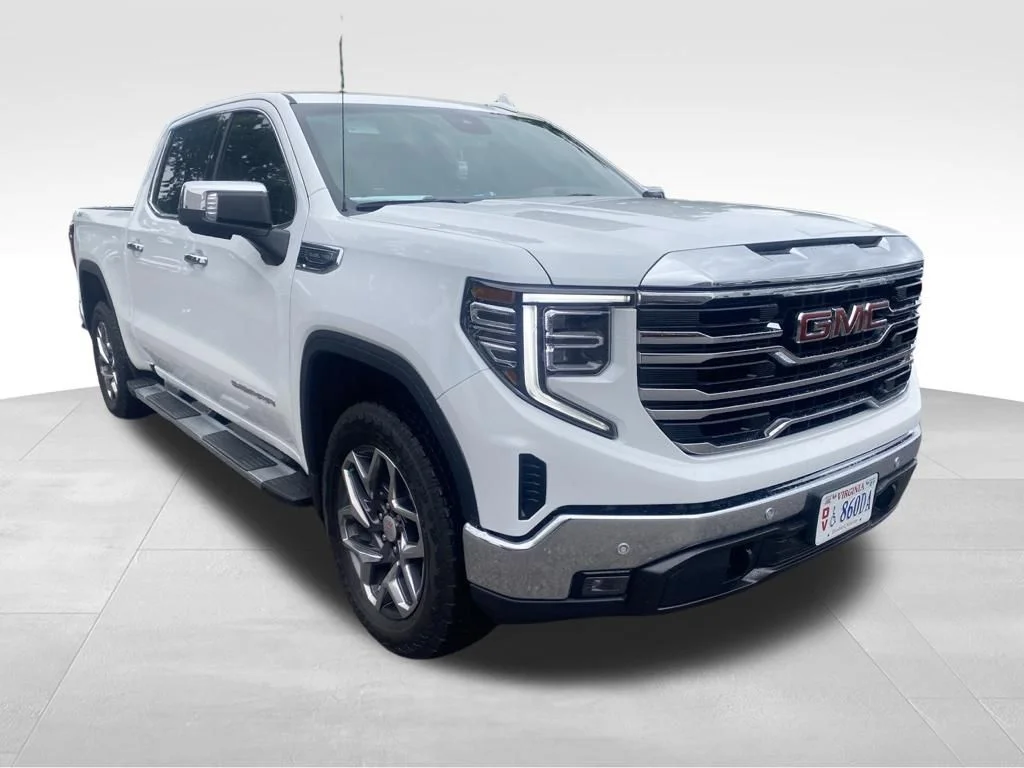 Used 2025 White GMC SLT image 12