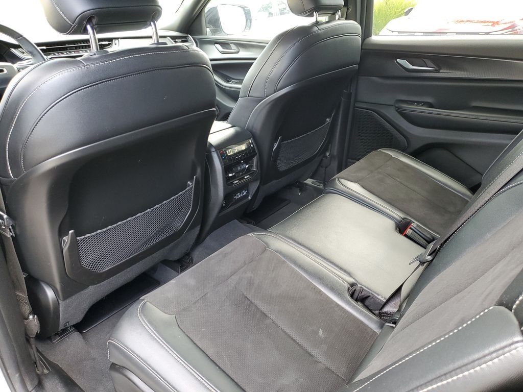 Used 2023 Silver Jeep Altitude image 15