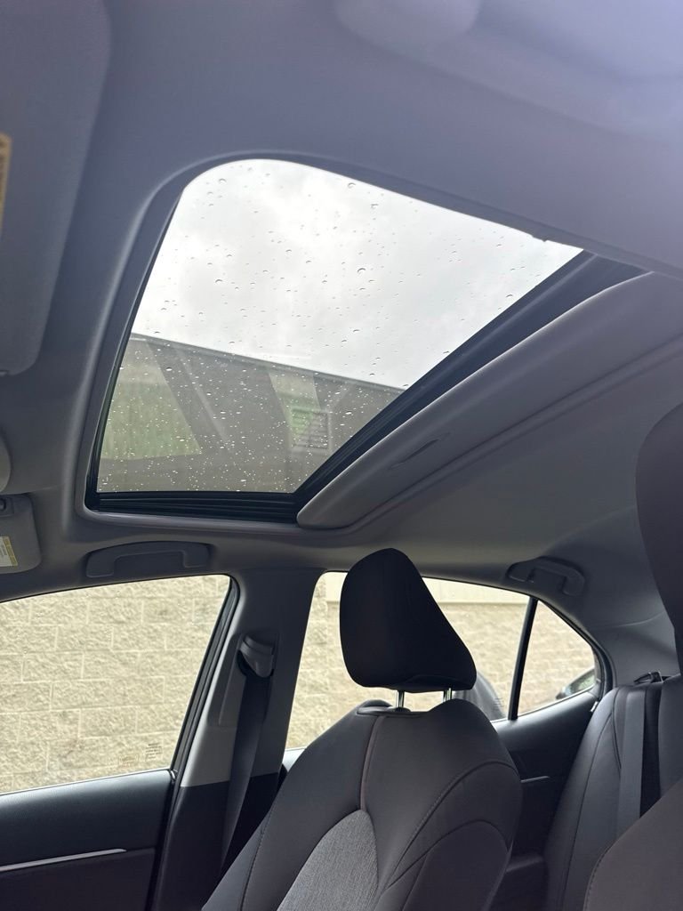 Used 2018 Blue Toyota LE image 6
