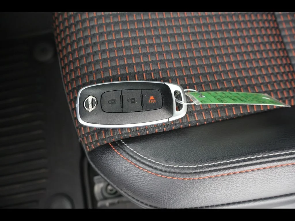 Used 2025 White Nissan SR image 28