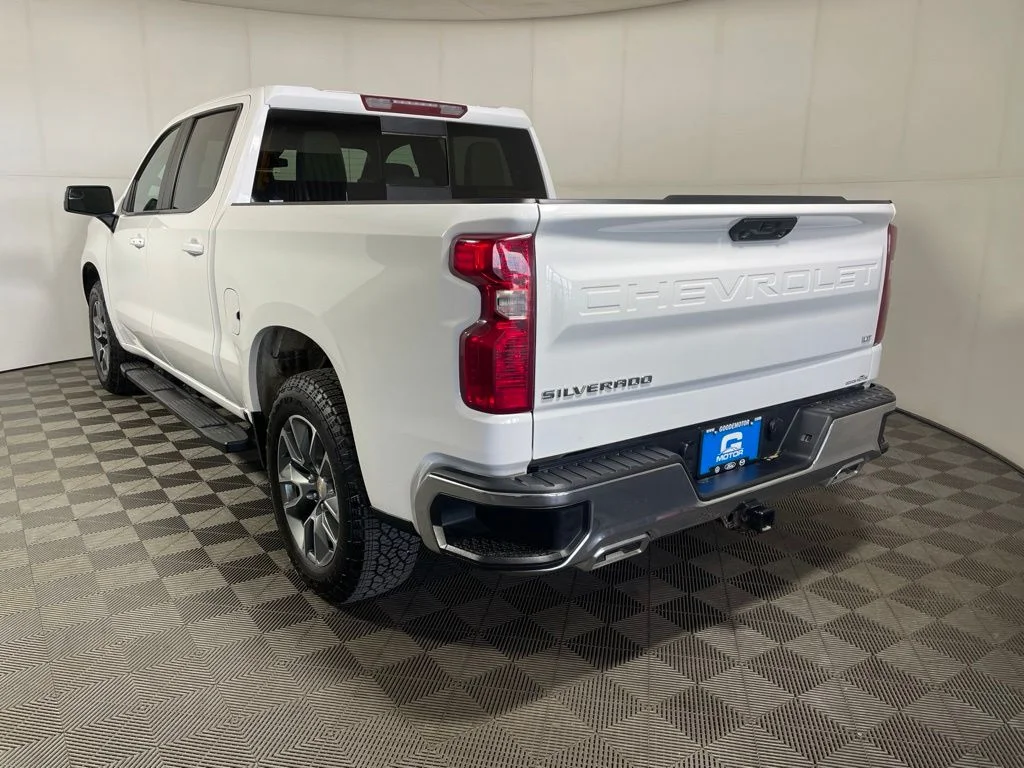 Used 2024 Summit White Chevrolet LT image 6