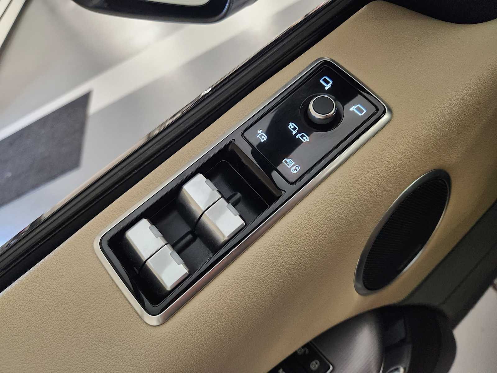 Used 2020 Fuji White Land Rover HSE - Turbo i6 MHEV image 23