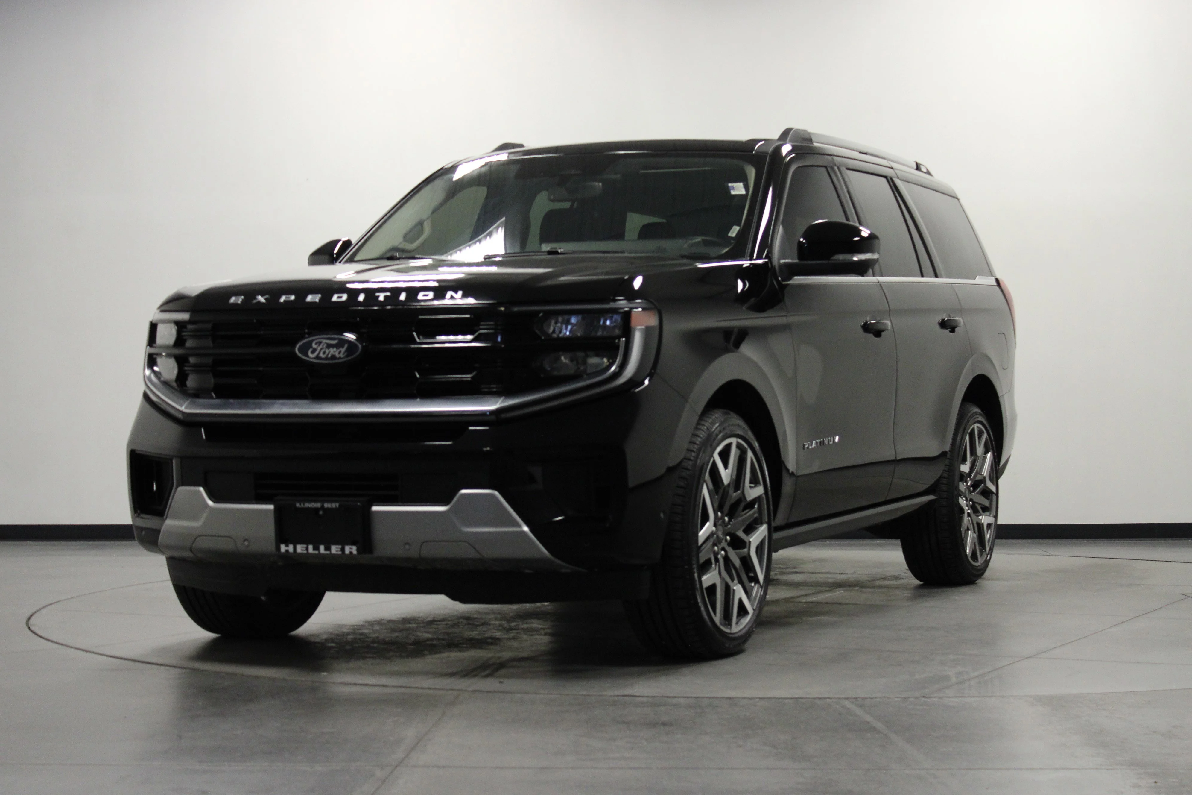 Used 2025 Agate Black Metallic Ford Platinum image 8