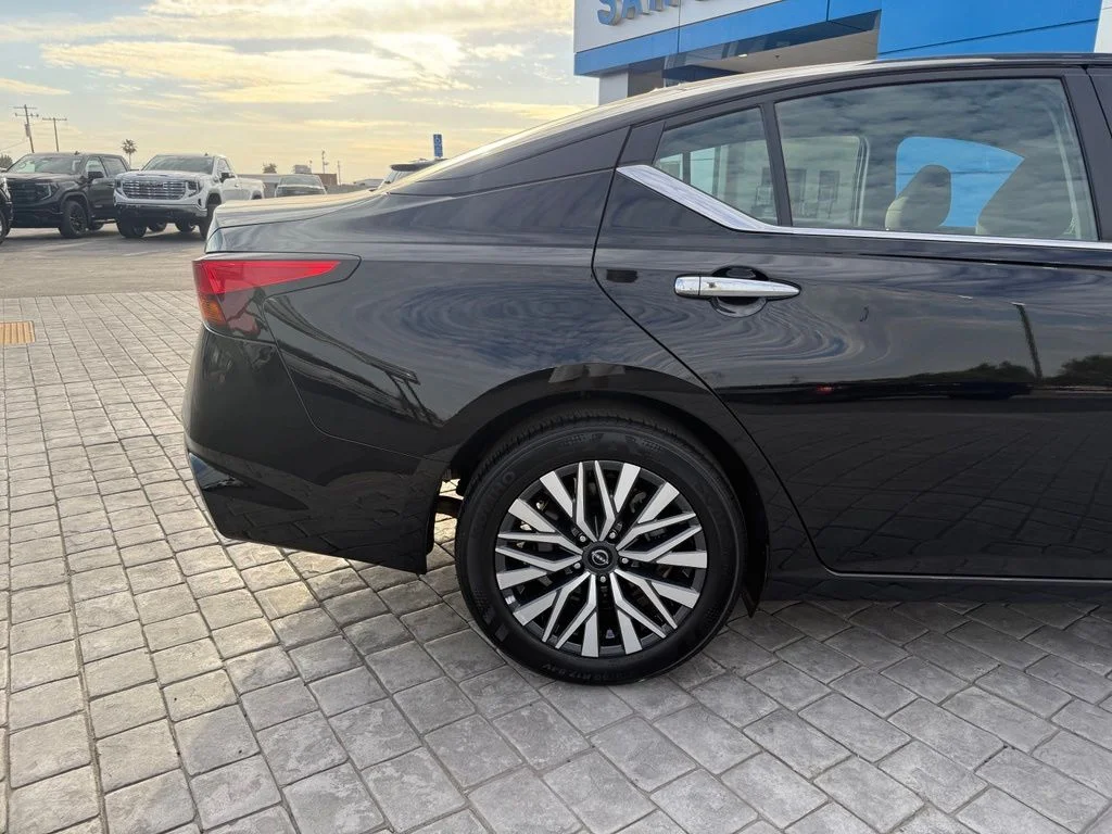 Used 2025 Black Nissan 2.5 SV image 12