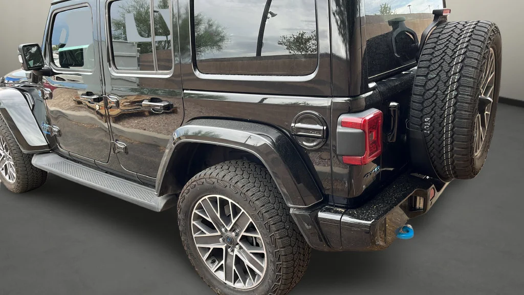 Used 2024 Black Jeep High Altitude 4xe image 5
