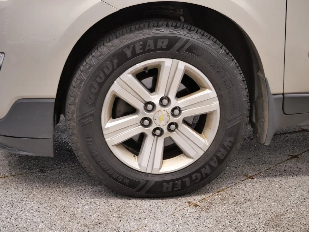 Used 2014 Gold Chevrolet LT image 9
