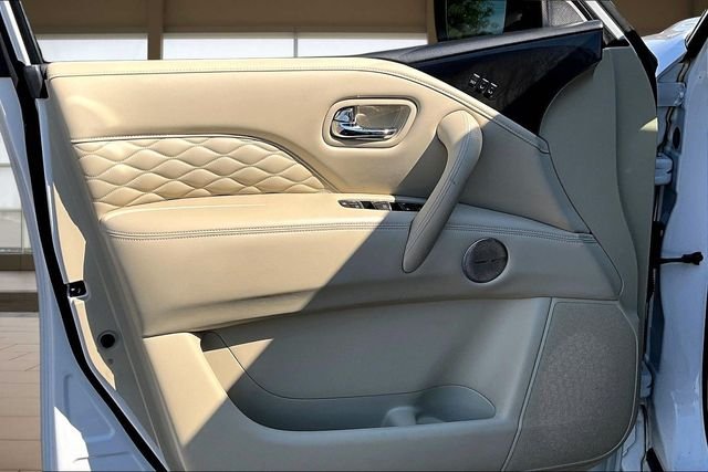 Used 2021 White INFINITI Sensory image 23