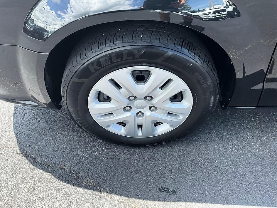 Used 2018 Black Dodge SE image 10