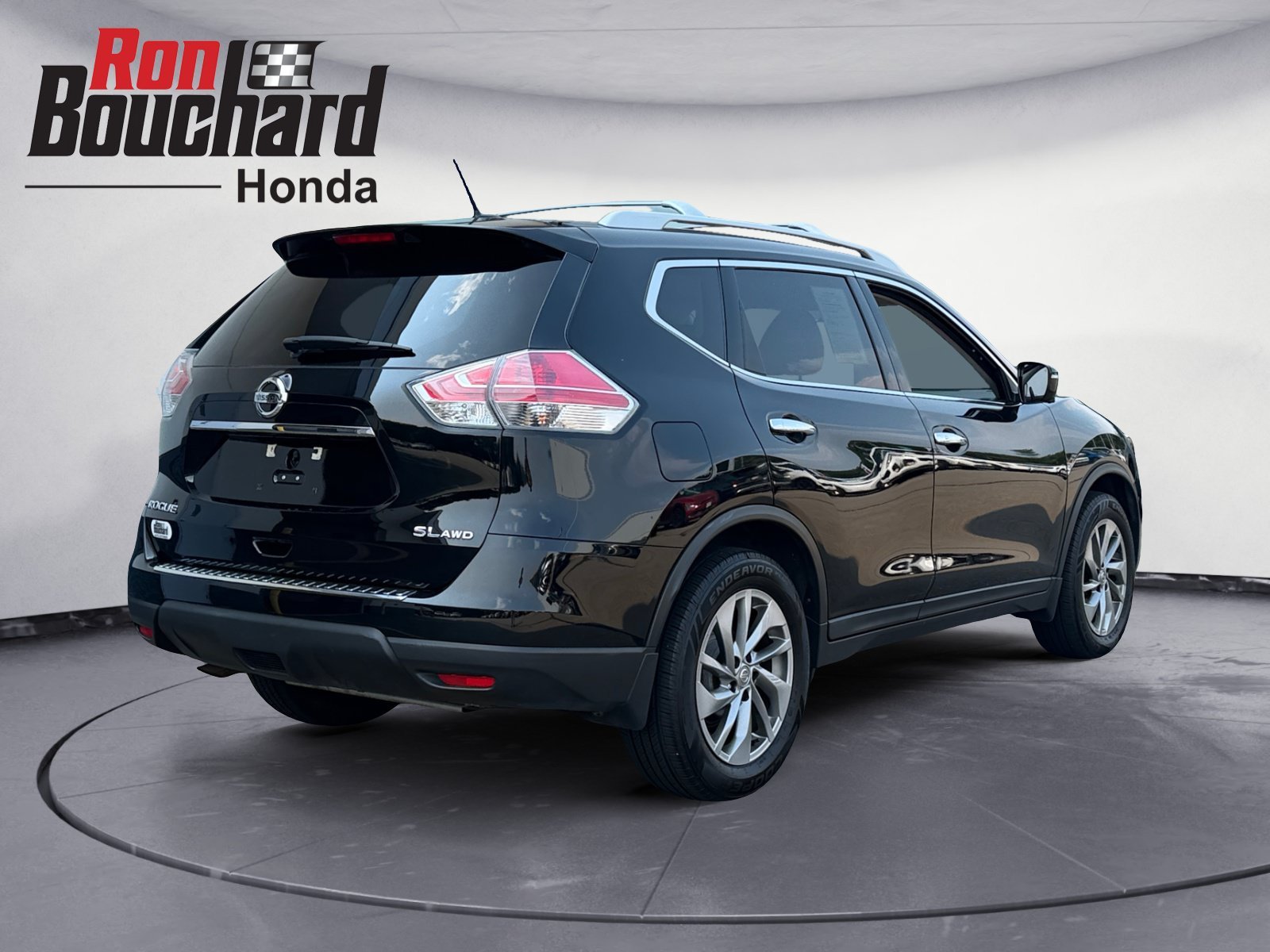 Used 2015 Super Black Nissan SL image 2