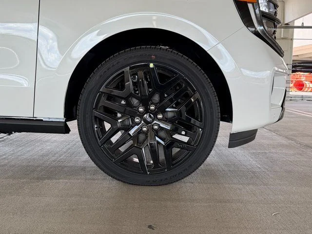New 2027 Star White Metallic Tri-Coat Ford Platinum image 8