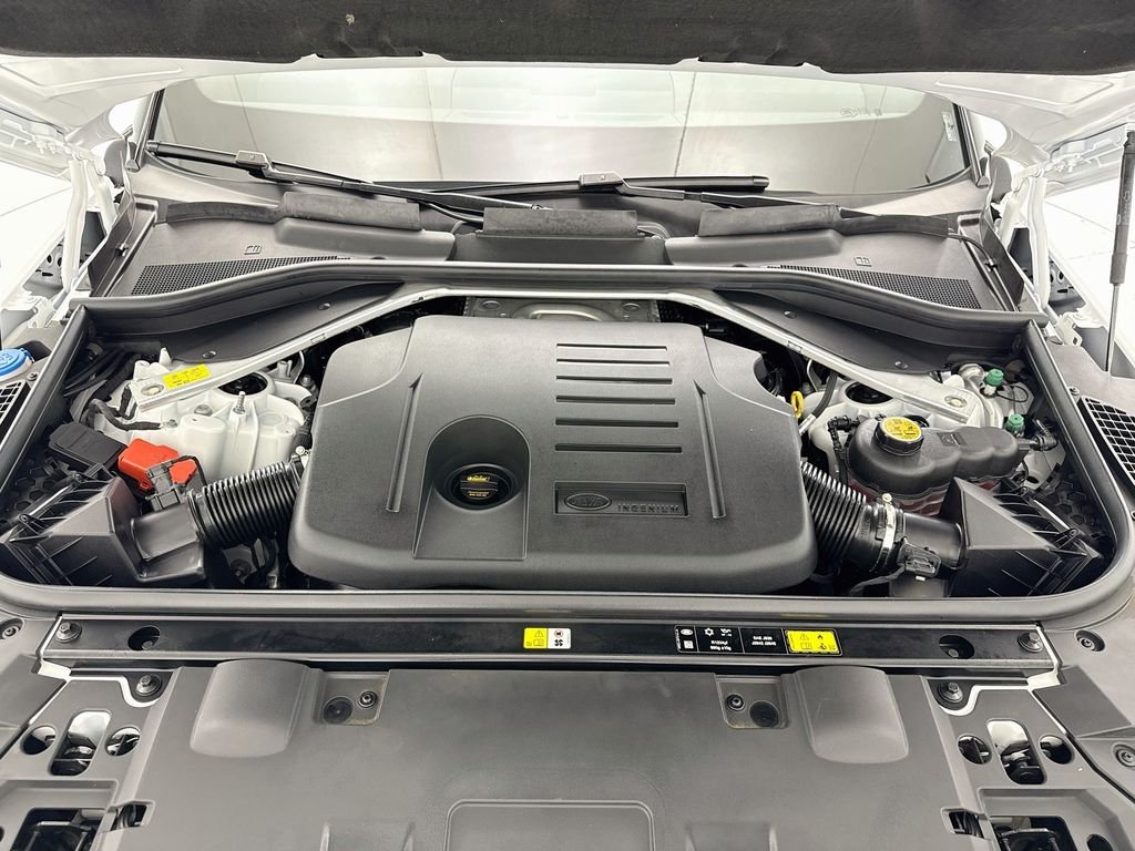 Used 2024 Fuji White Land Rover SE image 27